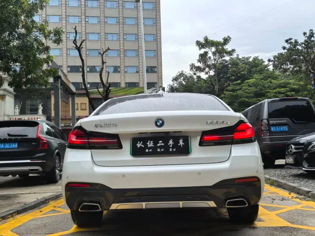 BMW 5 Series — Фото автомобиля 3