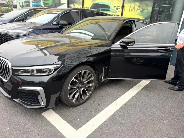BMW 7 Series — Фото автомобиля 5