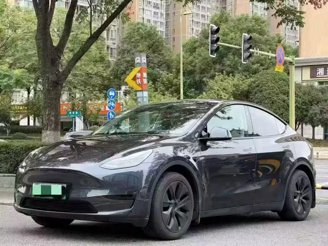 Фотография автомобиля — Tesla Model Y