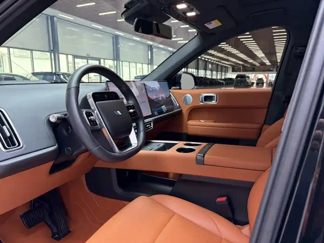 Li Auto L6 — Фото автомобиля 9