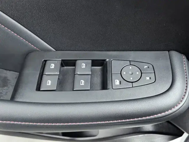 Roewe i5 — Фото автомобиля 9