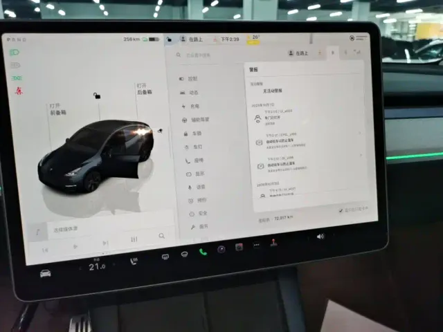 Tesla Model Y — Фото автомобиля 12