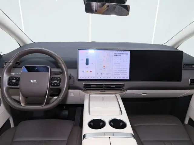 Li Auto MEGA — Фото автомобиля 9