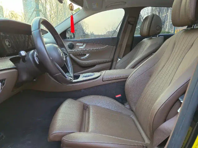Mercedes-Benz E-Class — Фото автомобиля 4