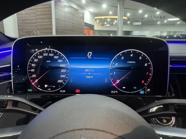 Mercedes-Benz E-Class — Фото автомобиля 12