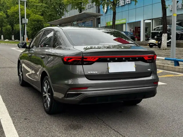 Geely Emgrand — Фото автомобиля 22