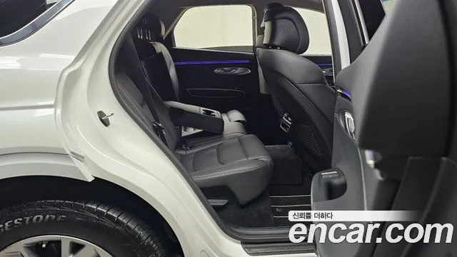 Genesis GV70 — Фото автомобиля 11