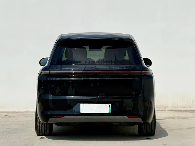 Li Auto L8 — Фото автомобиля 4