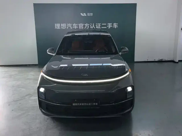 Li Auto L8 — Фото автомобиля 2