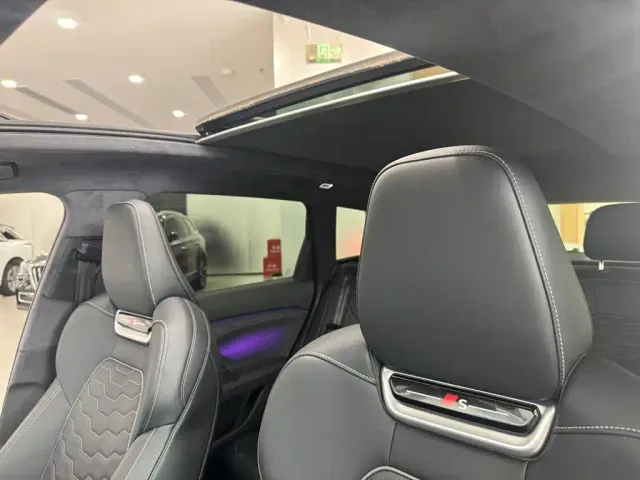 Audi Q6L e-tron — Фото автомобиля 6