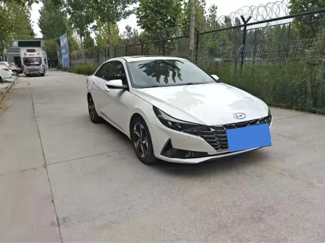 Hyundai Elantra — Фото автомобиля 5