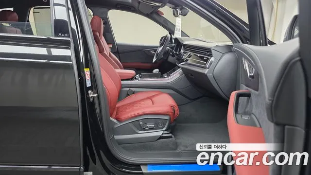 Audi SQ7 — Фото автомобиля 26