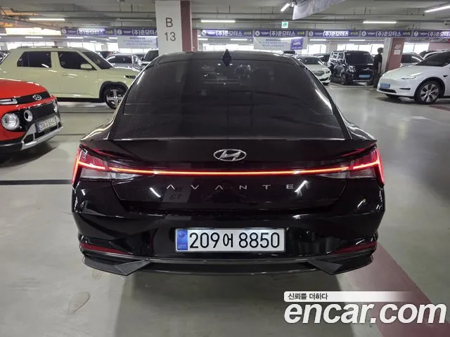 Hyundai AVANTE Avante (CN7) — Фото автомобиля 3