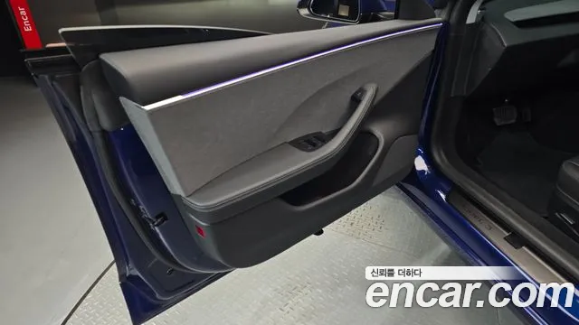 Tesla Model 3 — Фото автомобиля 24