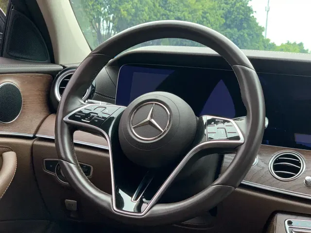 Mercedes-Benz E-Class — Фото автомобиля 20