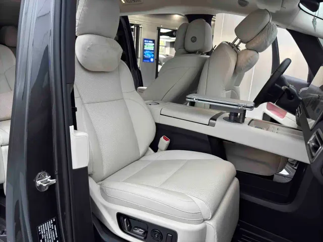 Li Auto MEGA — Фото автомобиля 14