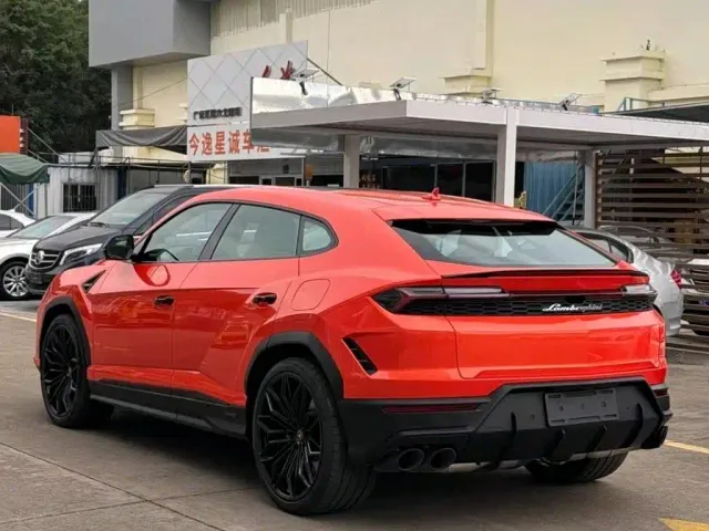 Lamborghini Urus — Фото автомобиля 3