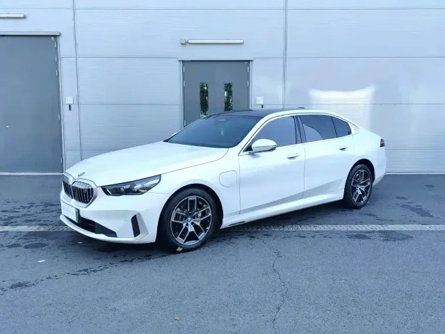 Фотография автомобиля — BMW i5