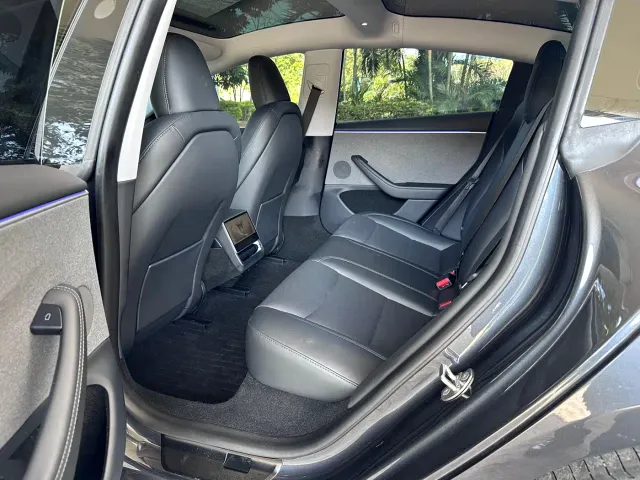 Tesla Model 3 — Фото автомобиля 19