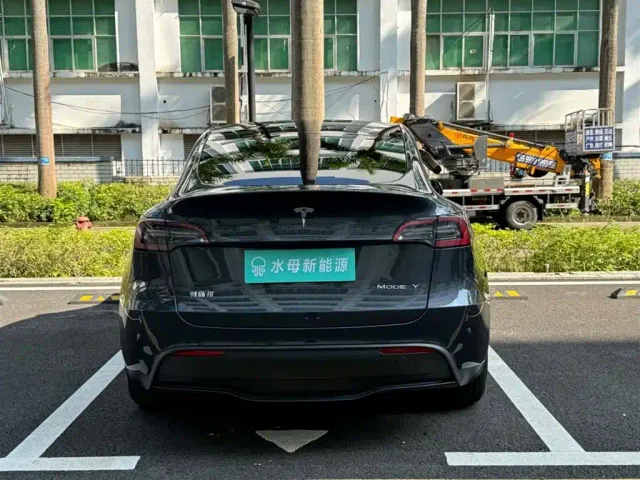 Tesla Model Y — Фото автомобиля 7