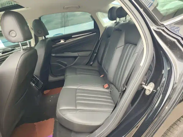 Volkswagen Passat — Фото автомобиля 16