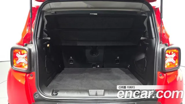 Jeep Renegade — Фото автомобиля 20
