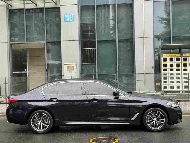 BMW 5 Series — Фото автомобиля 4