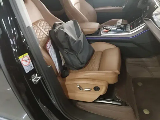Audi Q7 — Фото автомобиля 24