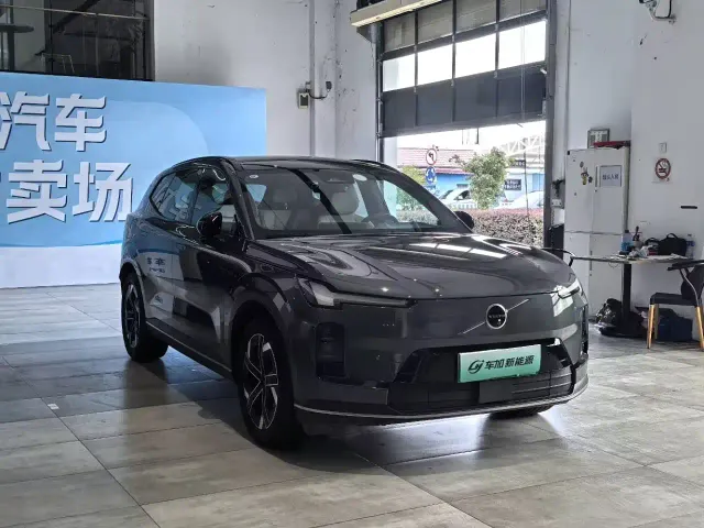 Volvo XC70 Plug-in Hybrid — Фото автомобиля 3