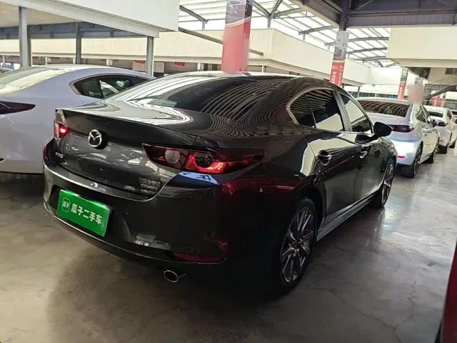 Mazda Axela — Фото автомобиля 6