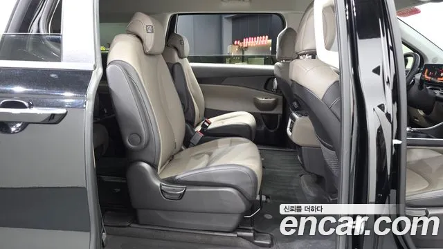 Kia Carnival — Фото автомобиля 18