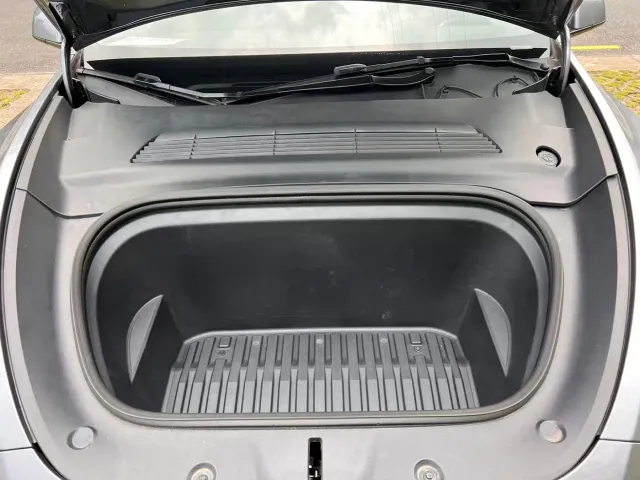 Tesla Model Y — Фото автомобиля 17