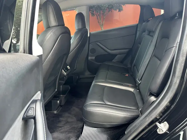 Tesla Model Y — Фото автомобиля 7