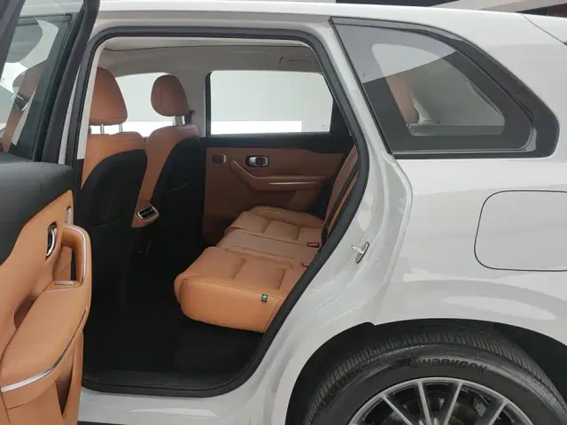Leapmotor C10 — Фото автомобиля 11