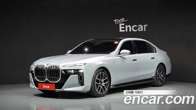 Фотография автомобиля — BMW 7 Series G70
