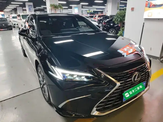 Lexus Lexus ES 2025 300h Ultimate Edition — Фото автомобиля 3