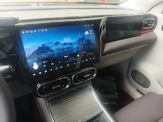 Leapmotor C11 — Фото автомобиля 12