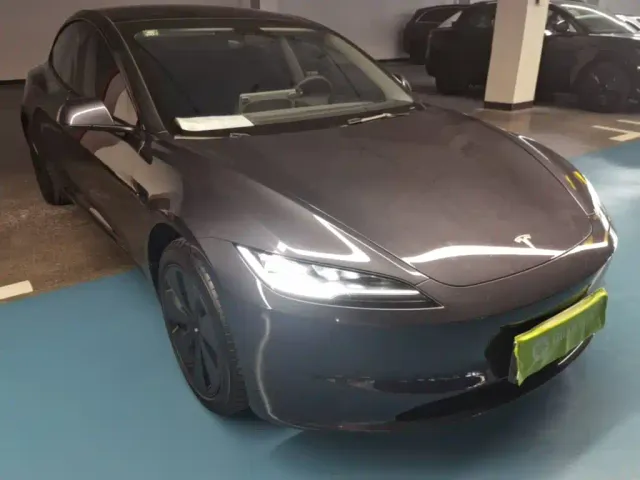 Tesla Model 3 — Фото автомобиля 3