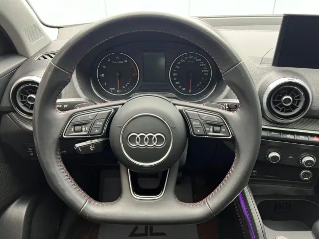Audi Q2L — Фото автомобиля 10