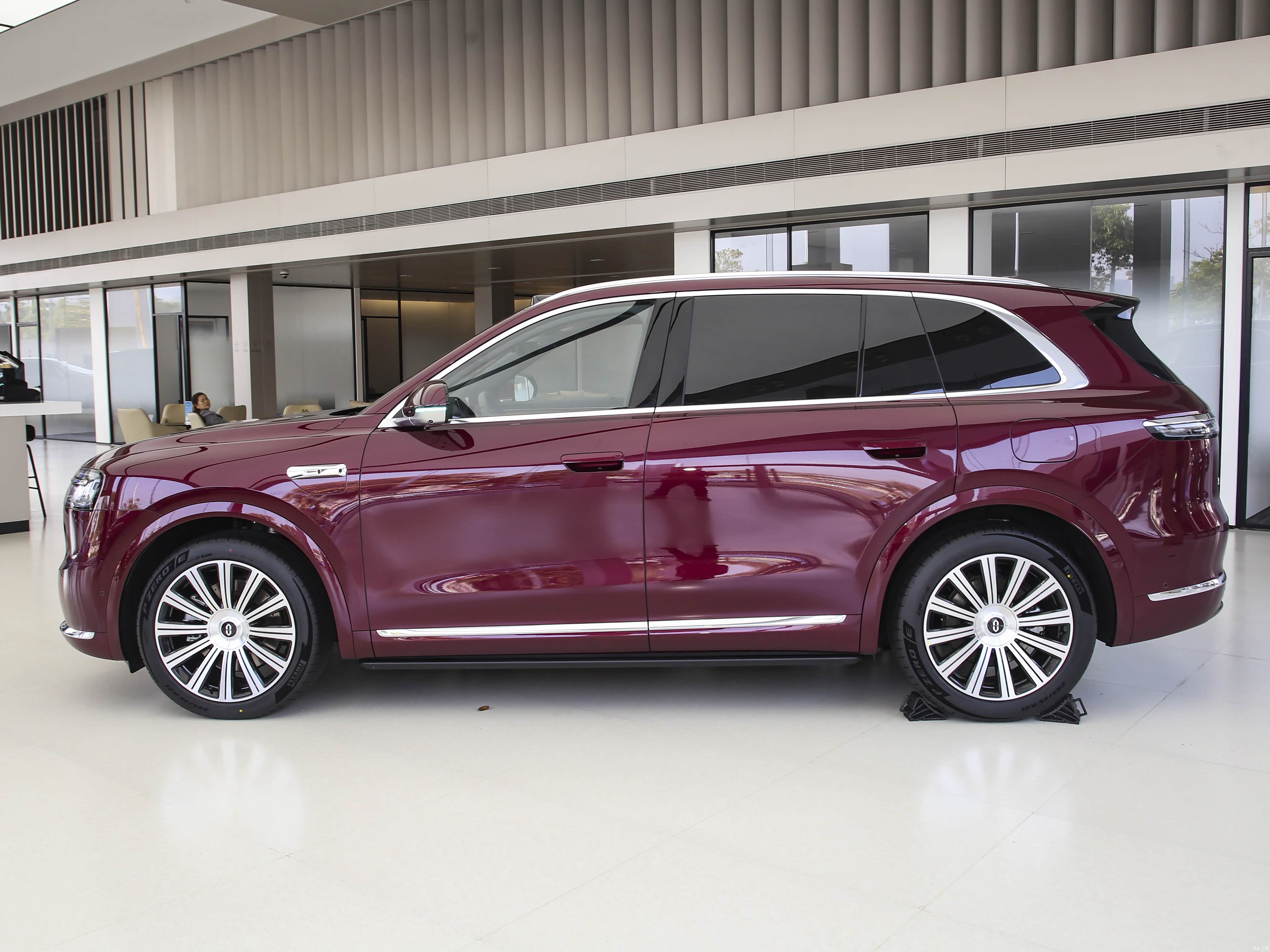 AITO M7 EREV MAX 5 seats 4wd — Фото автомобиля 4