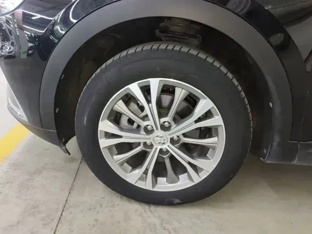 Buick Envision Plus — Фото автомобиля 22