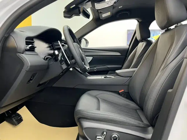 Maserati Grecale — Фото автомобиля 13