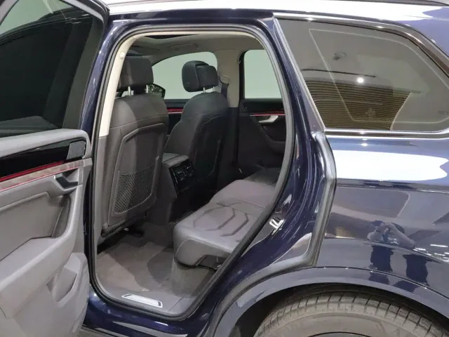 Volkswagen Touareg — Фото автомобиля 12
