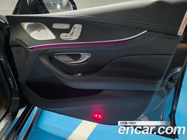 Mercedes-Benz CLS-Class — Фото автомобиля 24