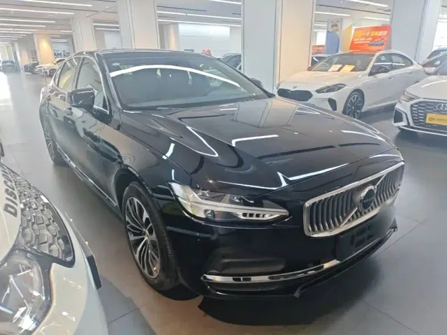 Volvo S90 — Фото автомобиля 3