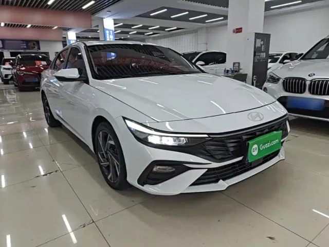Hyundai Elantra — Фото автомобиля 3