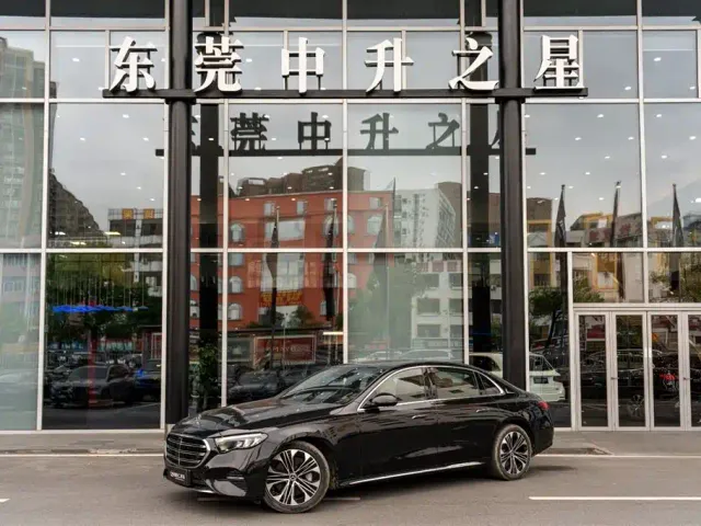 Mercedes-Benz E-Class — Фото автомобиля 2
