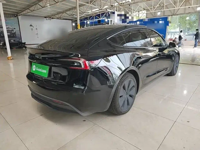 Tesla Model 3 — Фото автомобиля 6