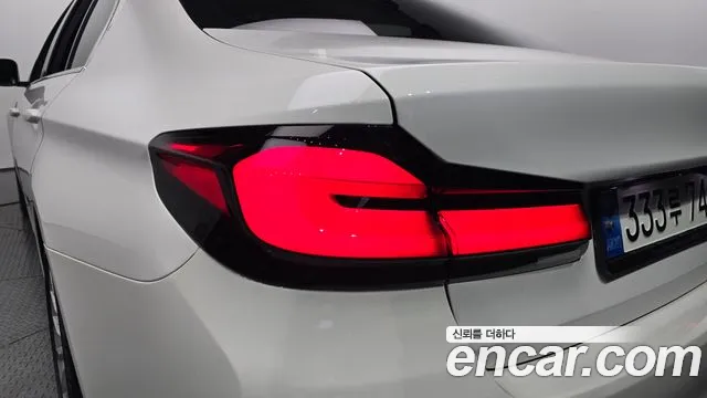 BMW 5-Series — Фото автомобиля 23