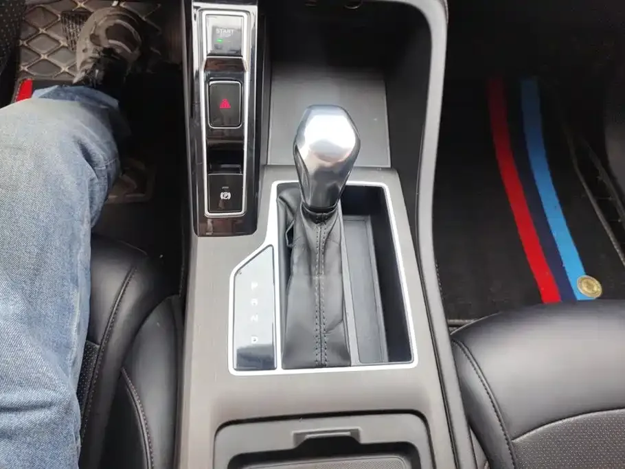 Roewe Roewe i5 2023 1.5L CVT Honor Edition — Фото автомобиля 16